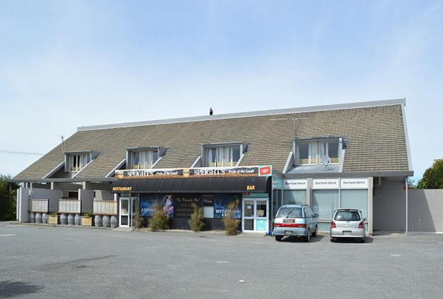 Darfield Hotel Екстериор снимка